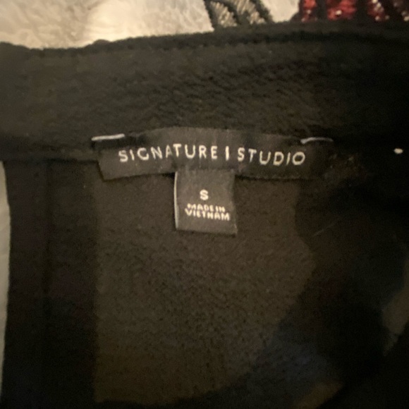 NWT Signature Studio black top V-neck cutout & embroidered collar 3/4 sleeve M - Picture 4 of 9